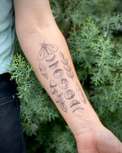 Show off your love of nature with these fun nature themed temporary tattoos. 