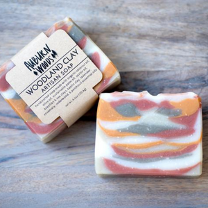 Woodland Clay is a beautiful bar made with colorful clays and a grounded blend of essentials oils.  The natural clay gently exfoliates skin and blend of natural oils soften and moisturize.